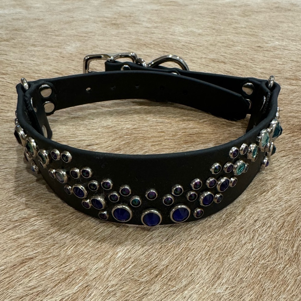 NWOT leather and crystal studded dog collar with small flaw - Picture 2 of 5